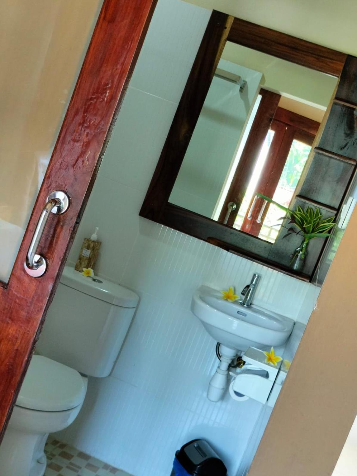 Semilir Inn Senggigi Exterior foto